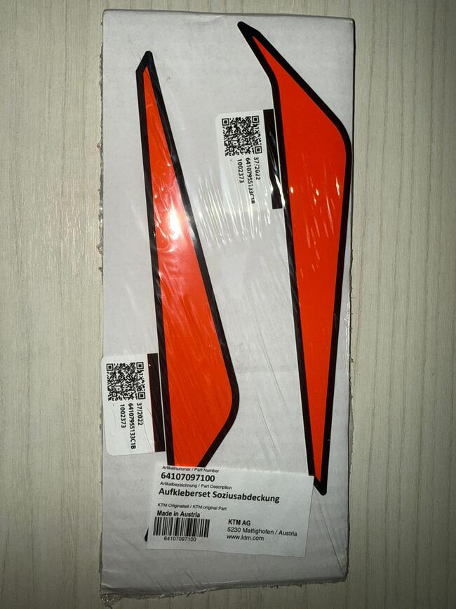Sticker Set Passenger Seat Cover - 64107097100